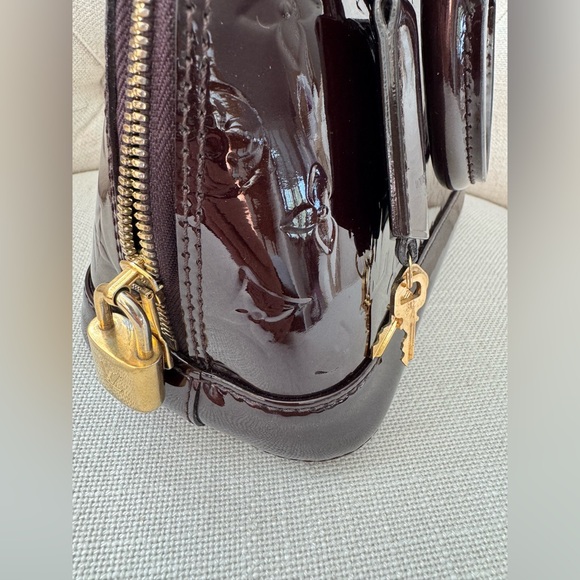 LOUIS VUITTON Alma BB Vernis Amarante Patent Leather Satchel w Strap EUC - Picture 5 of 16